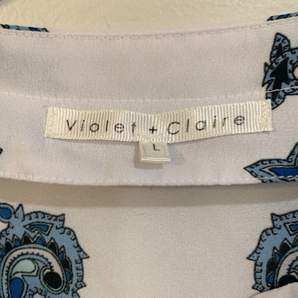 Violet & Claire Blue & White Paisley Medallion Blouse V-Neck 3/4 Sleeve Tunic - Picture 3 of 6